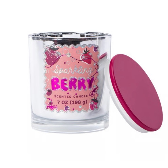 Sparkling Berry Scented Candle - Picture 3 of 4